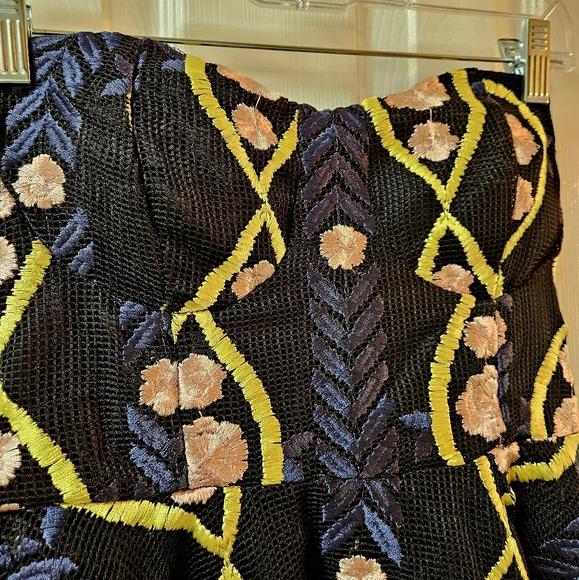 L'atiste by Amy Embroidered HiLo Cocktail Dress - Picture 4 of 11